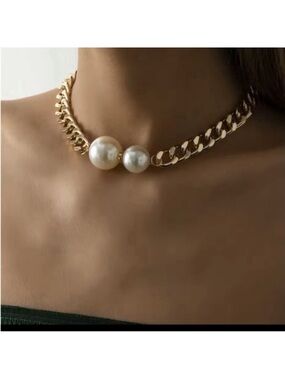 Gold Pearl Accent Curb Chain Choker Necklace. Luxury Pearl Choker Necklace 🤍